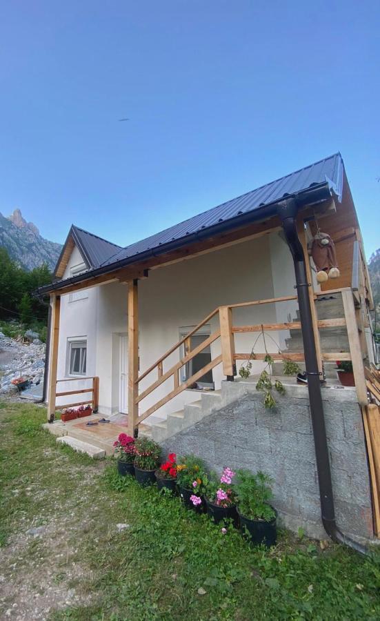 Guesthouse Gezim Selimaj Valbone Eksteriør bilde