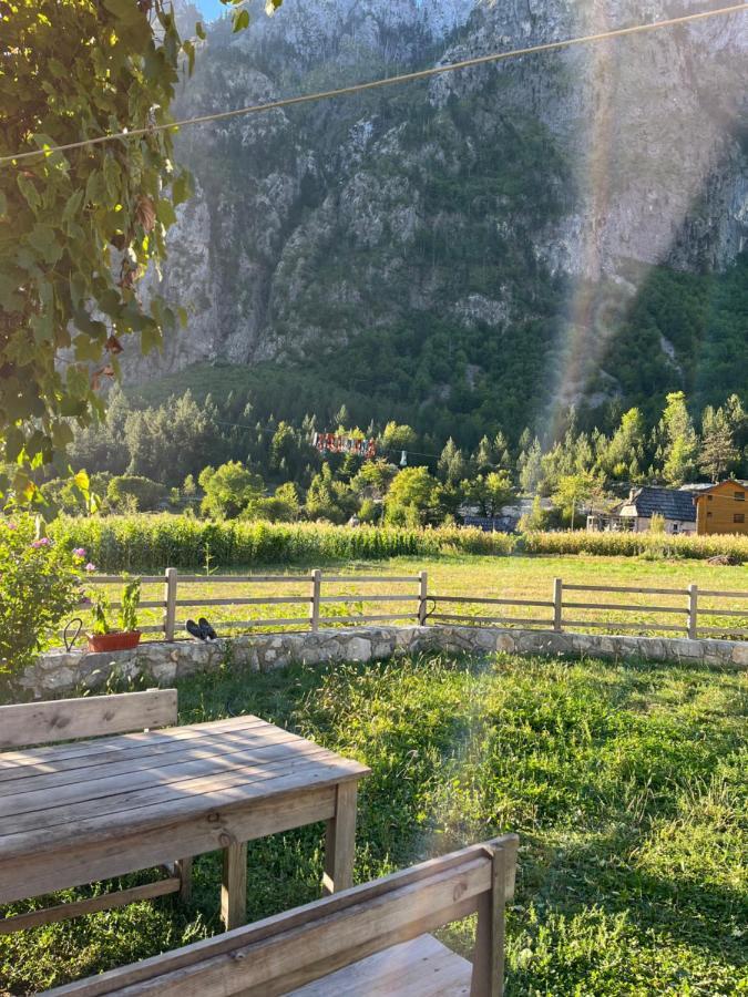 Guesthouse Gezim Selimaj Valbone Eksteriør bilde