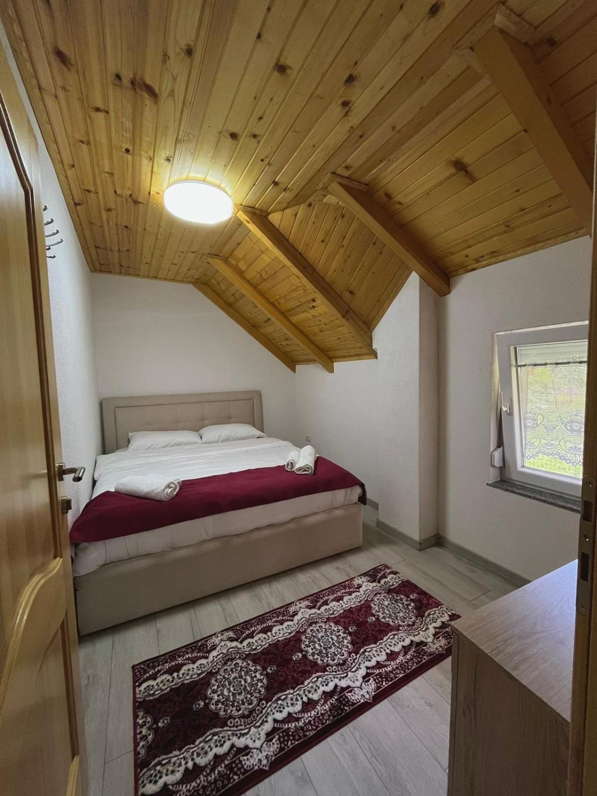 Guesthouse Gezim Selimaj Valbone Eksteriør bilde